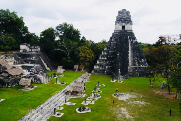 Travel-Designer-Reisverhalen-Op-reis-met-Jaimie-Quatemala-en-belize-Plein-Maya-Tempel